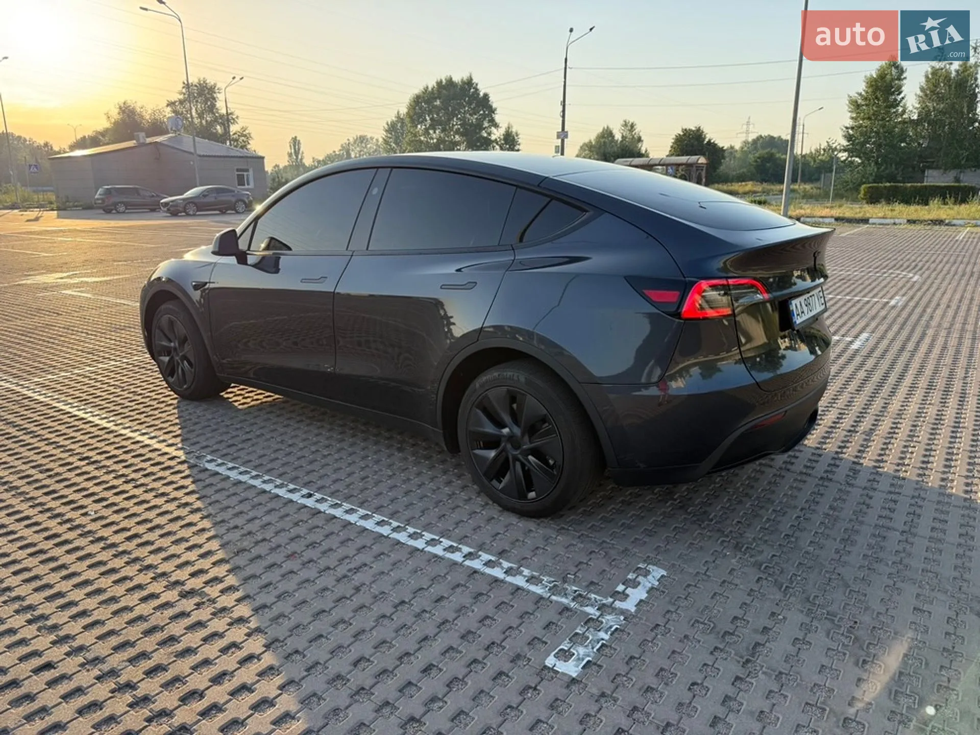 2025 Tesla Model Y - мініатюра 15
