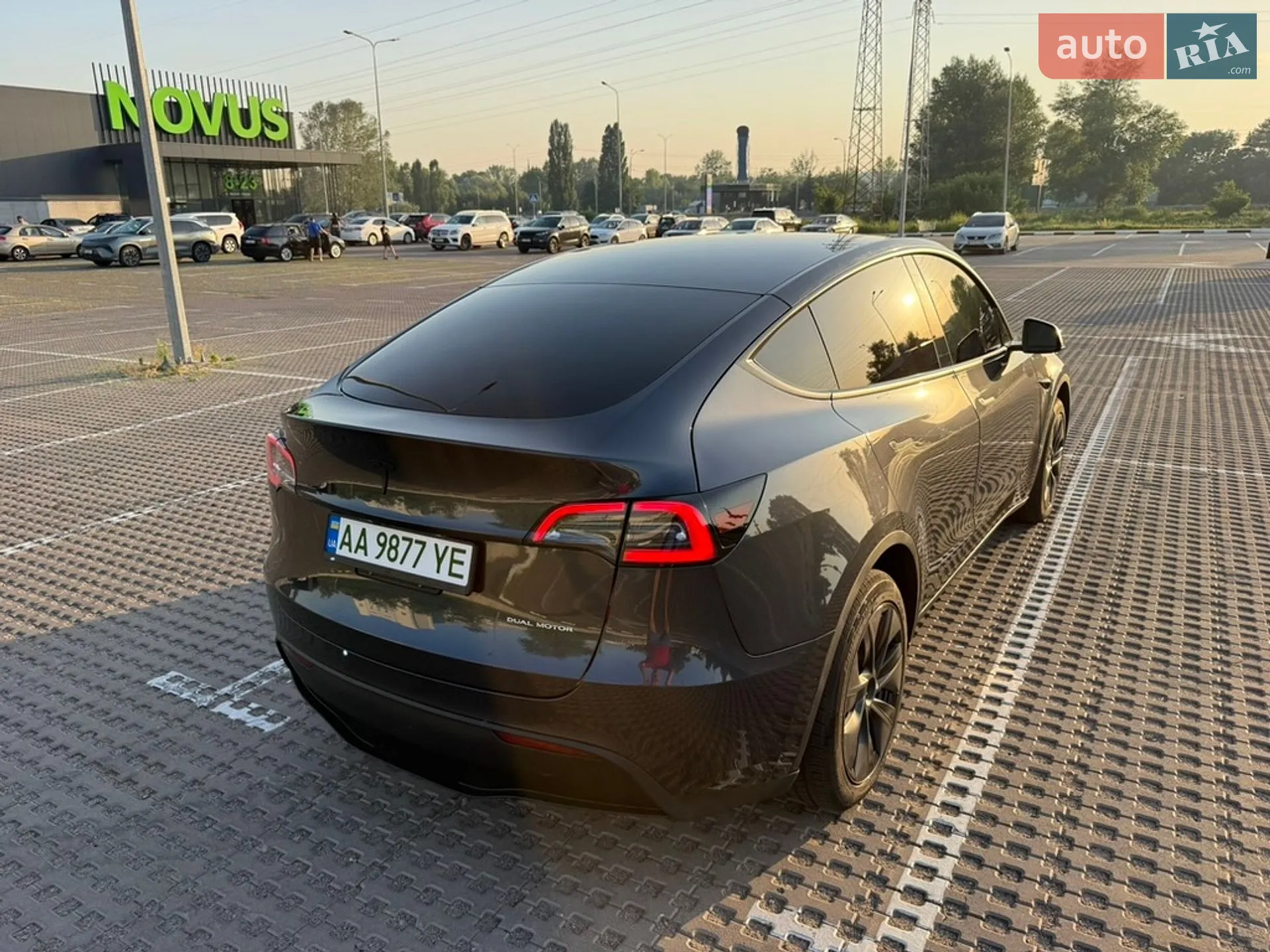 2025 Tesla Model Y - мініатюра 24