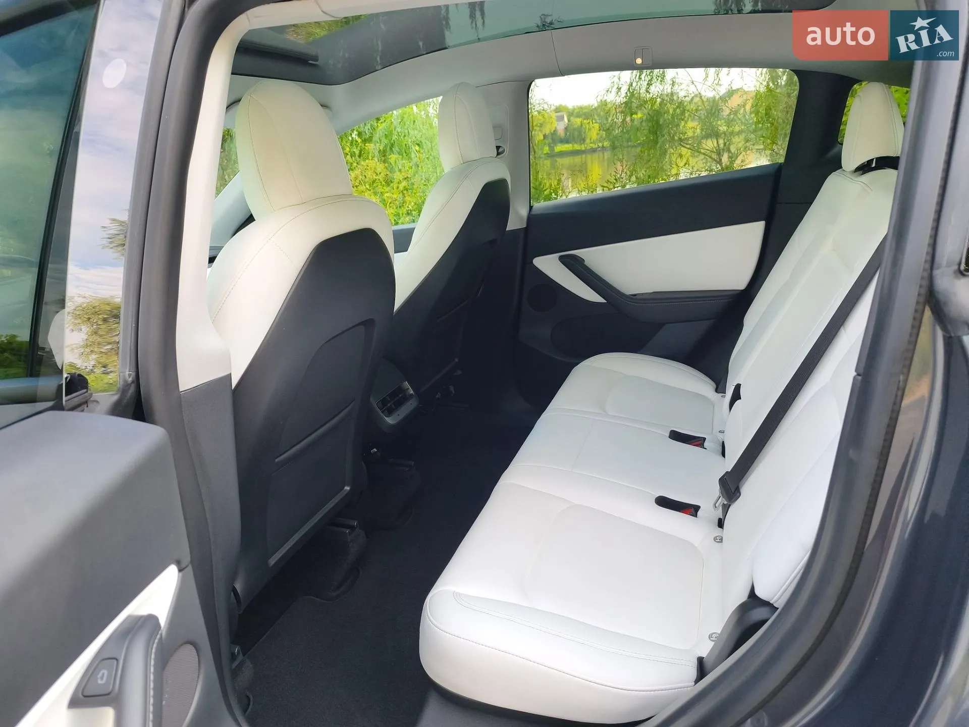 2022 Tesla Model Y - мініатюра 8