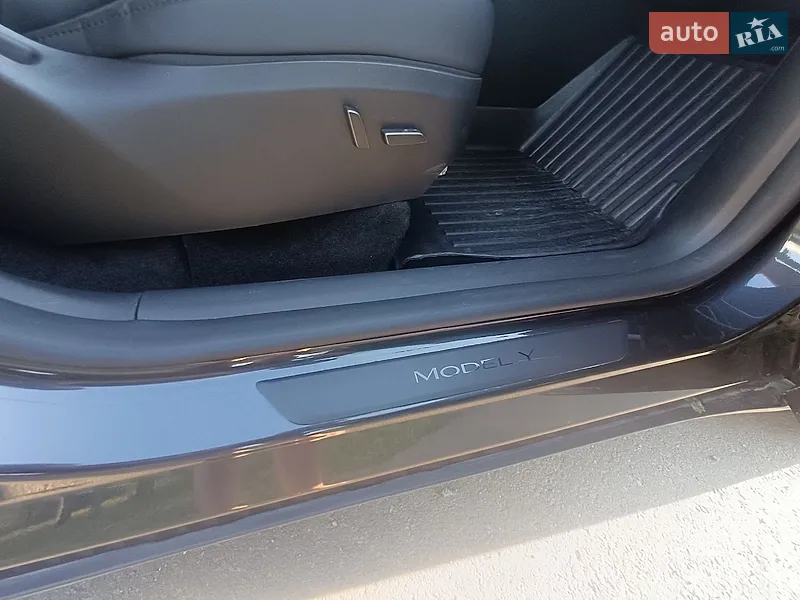 Tesla Model Y 2024 VIN 7SAYGDED1RF053597 фото оголошення 21 з 66