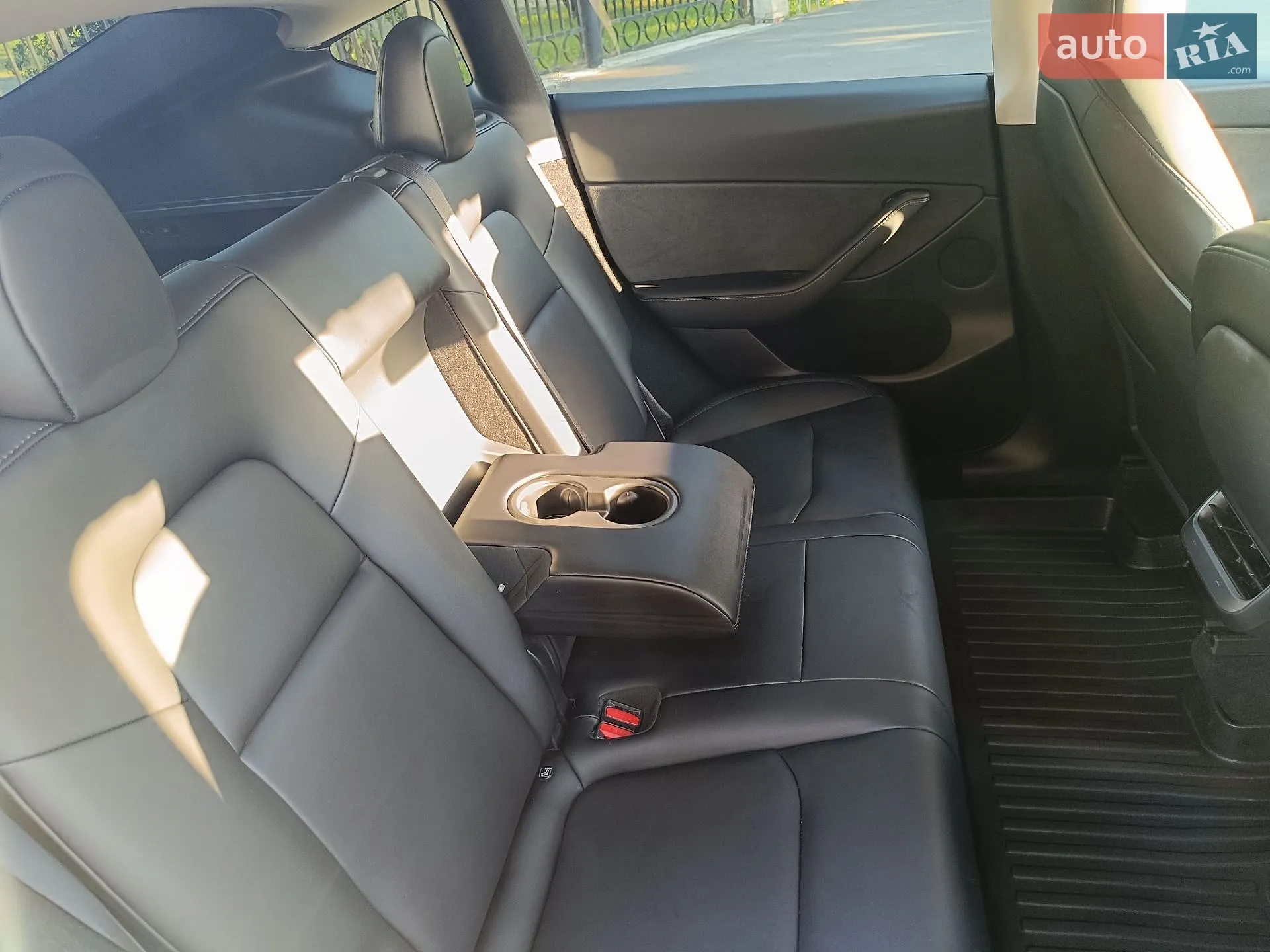 2024 Tesla Model Y - мініатюра 25
