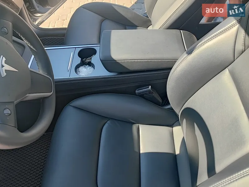 Tesla Model Y 2025 VIN 7SAYGDEF2SA366176 фото оголошення 8 з 37