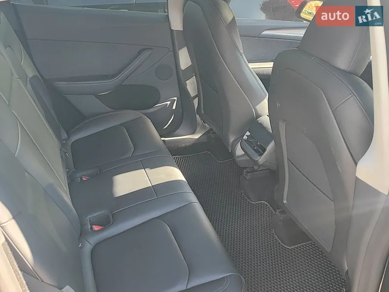 Tesla Model Y 2025 VIN 7SAYGDEF2SA366176 фото оголошення 13 з 37