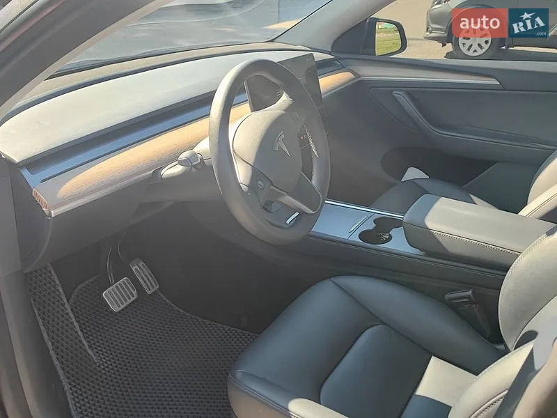 Tesla Model Y 2025 VIN 7SAYGDEF2SA366176 фото оголошення 18 з 37
