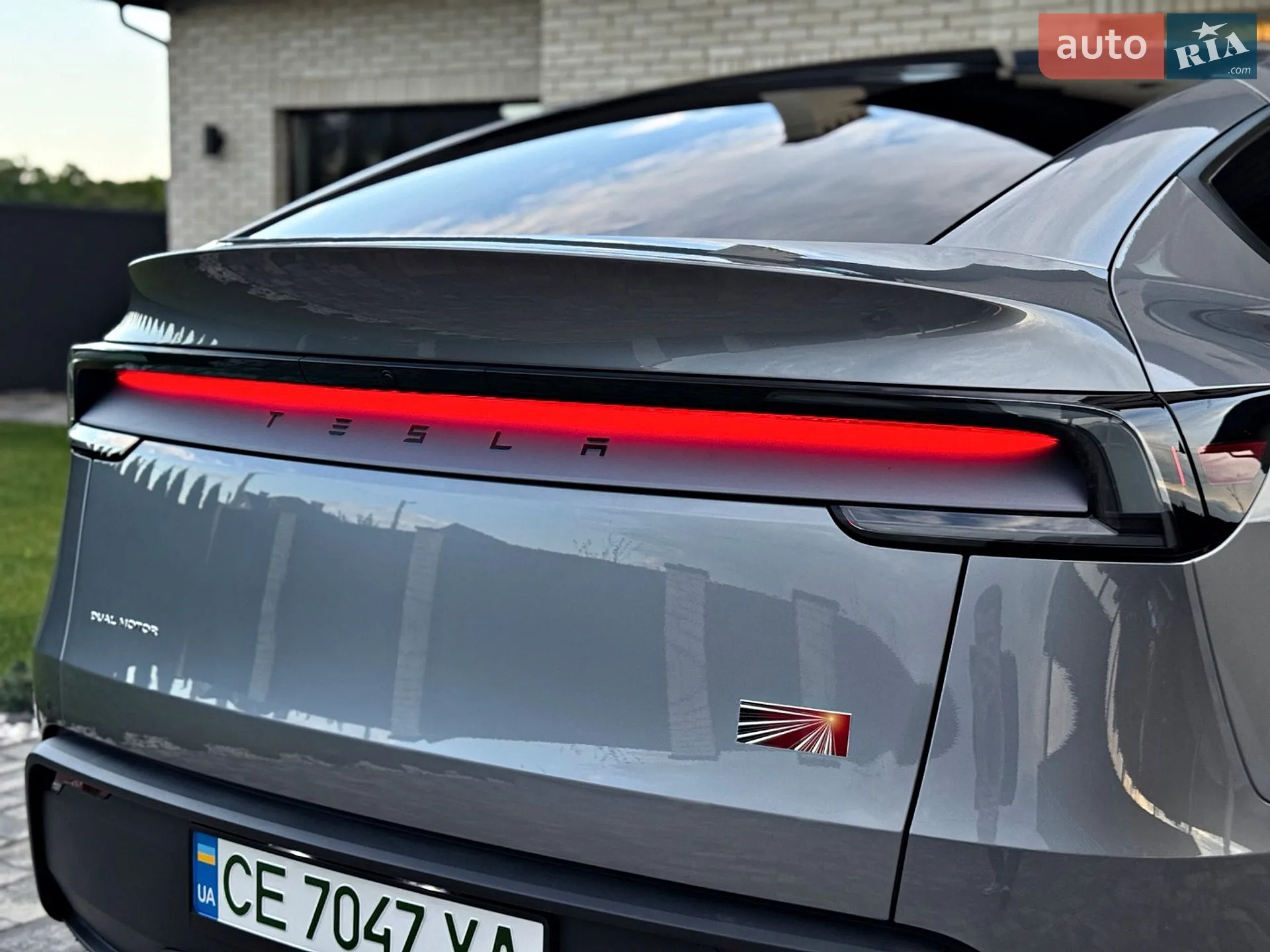 2025 Tesla Model Y - мініатюра 6