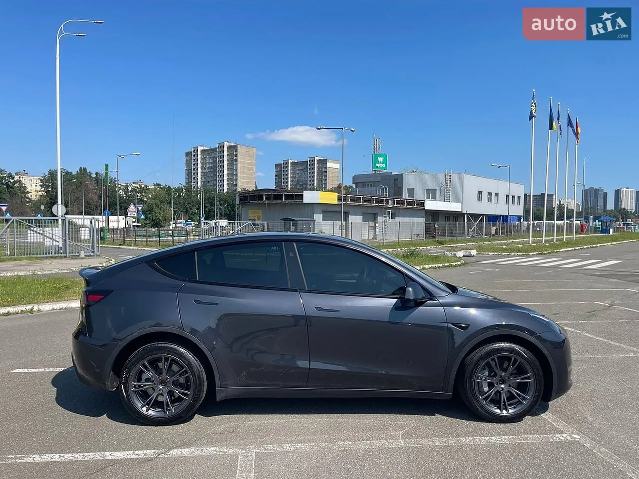 2025 Tesla Model Y - мініатюра 16
