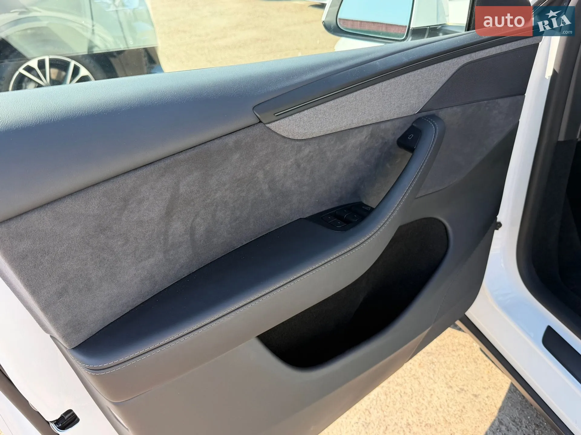 2025 Tesla Model Y - мініатюра 16
