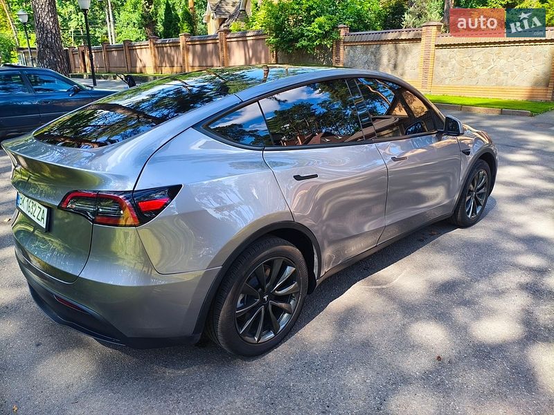 Позашляховик / Кросовер Tesla Model Y 2024 в Чернігові