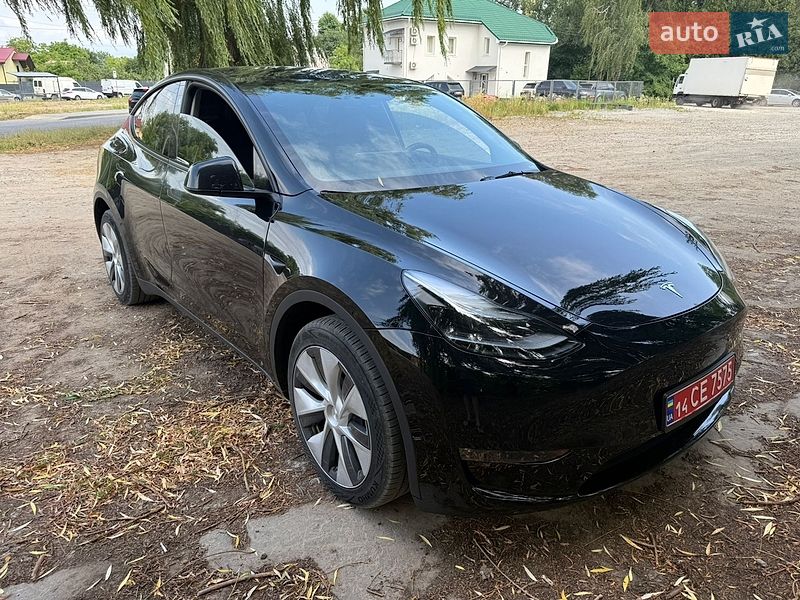 Tesla Model Y, фото з оголошення