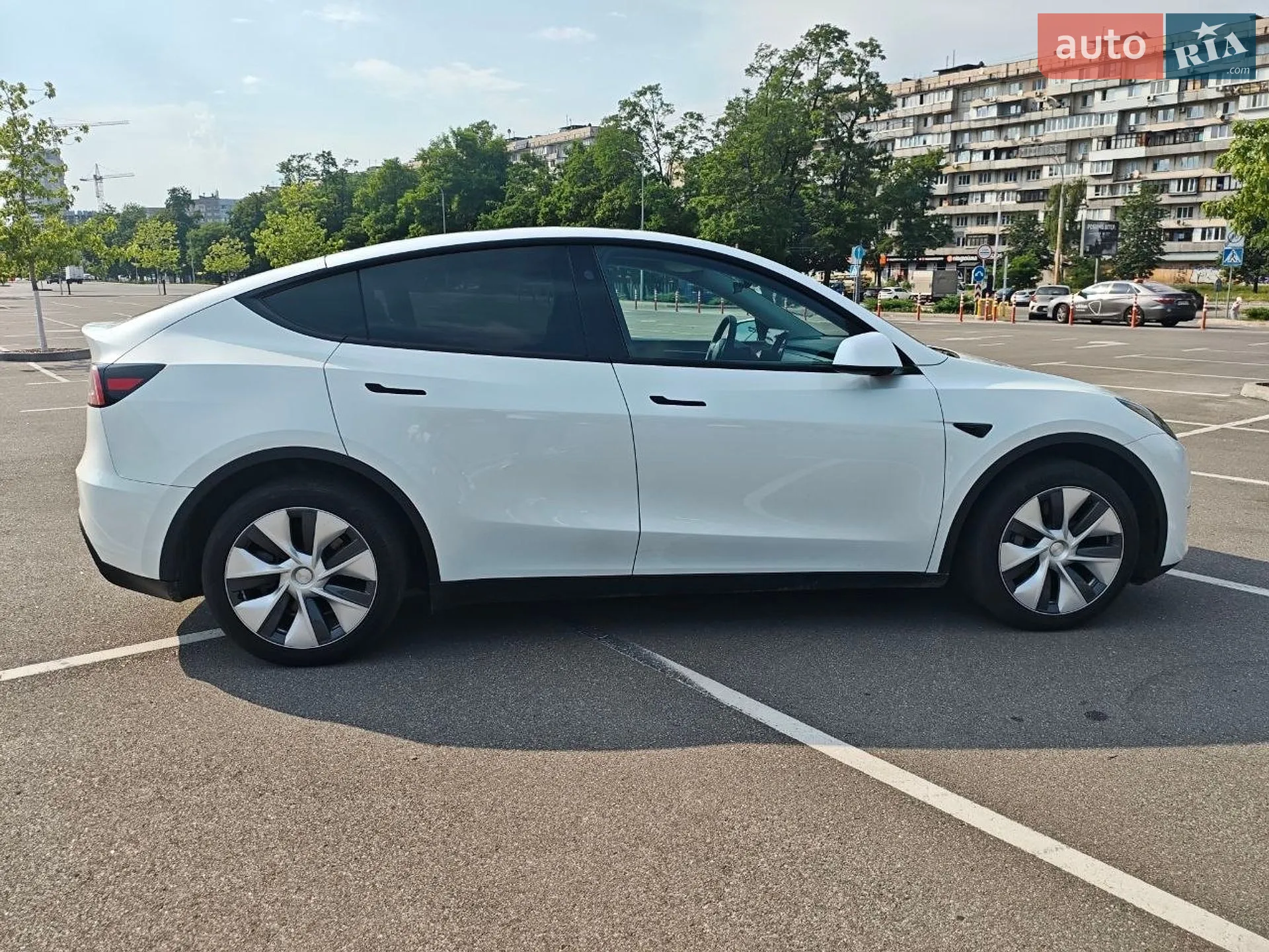 2024 Tesla Model Y - мініатюра 8