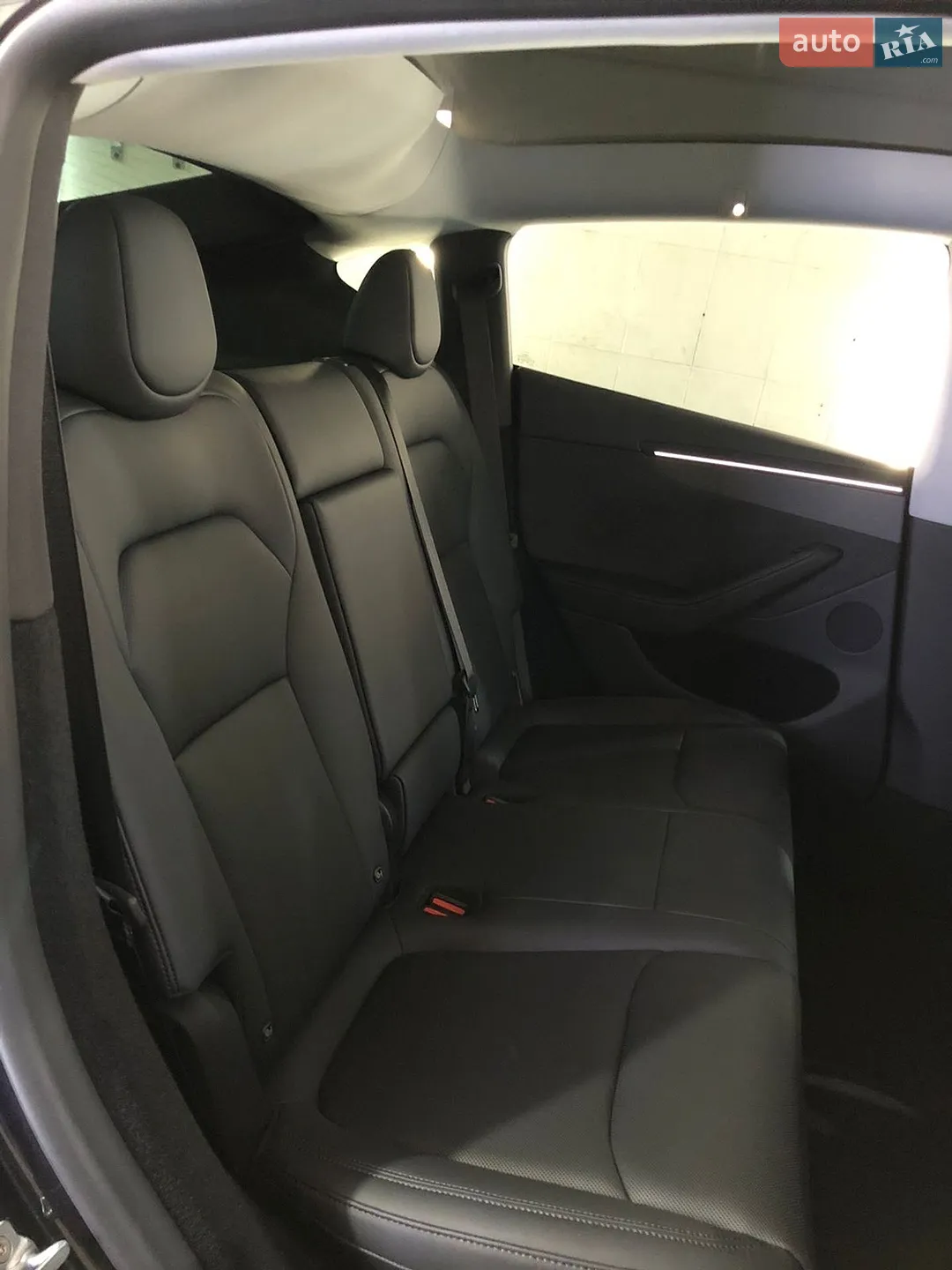 2025 Tesla Model Y - мініатюра 18