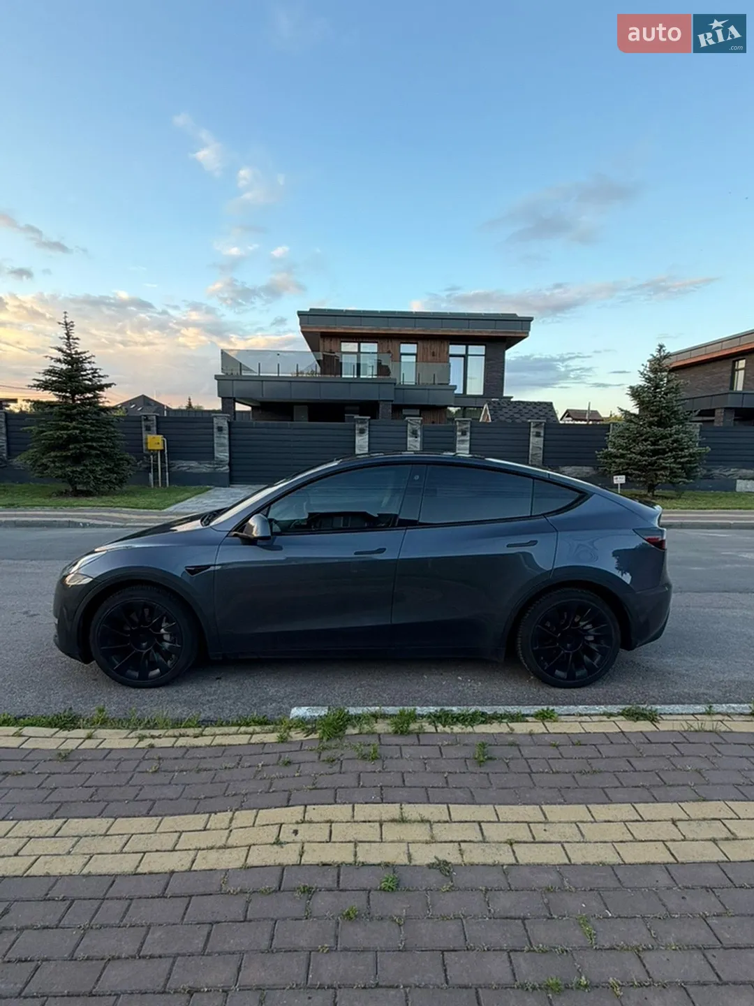 2023 Tesla Model Y - мініатюра 3