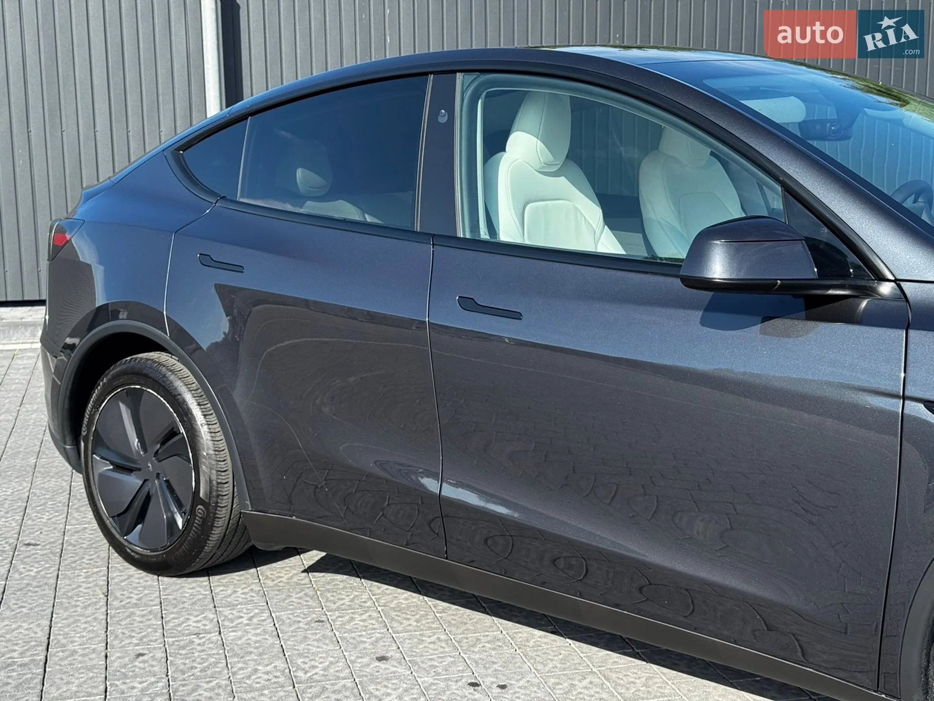2025 Tesla Model Y - мініатюра 10