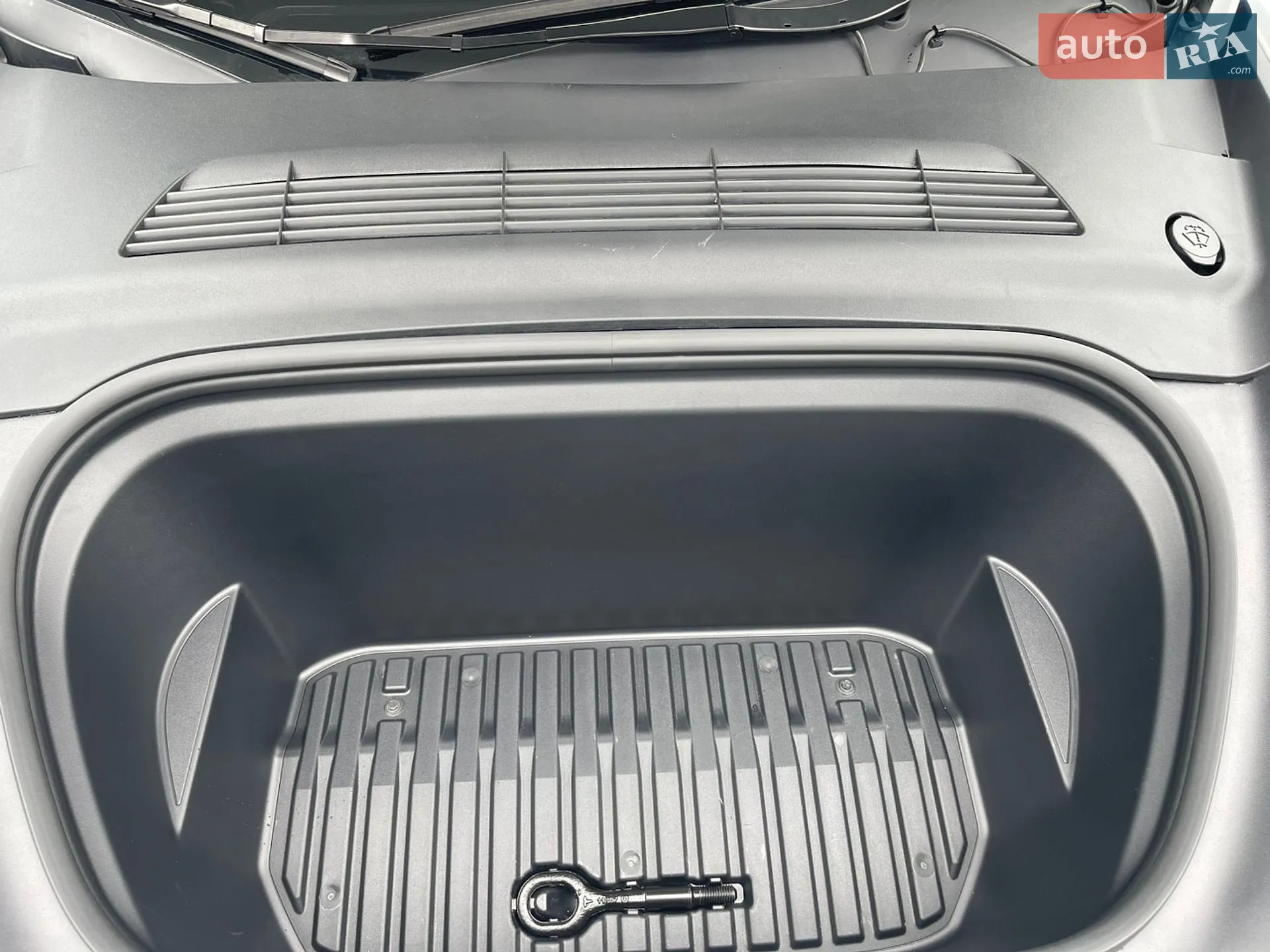 2024 Tesla Model Y - мініатюра 8