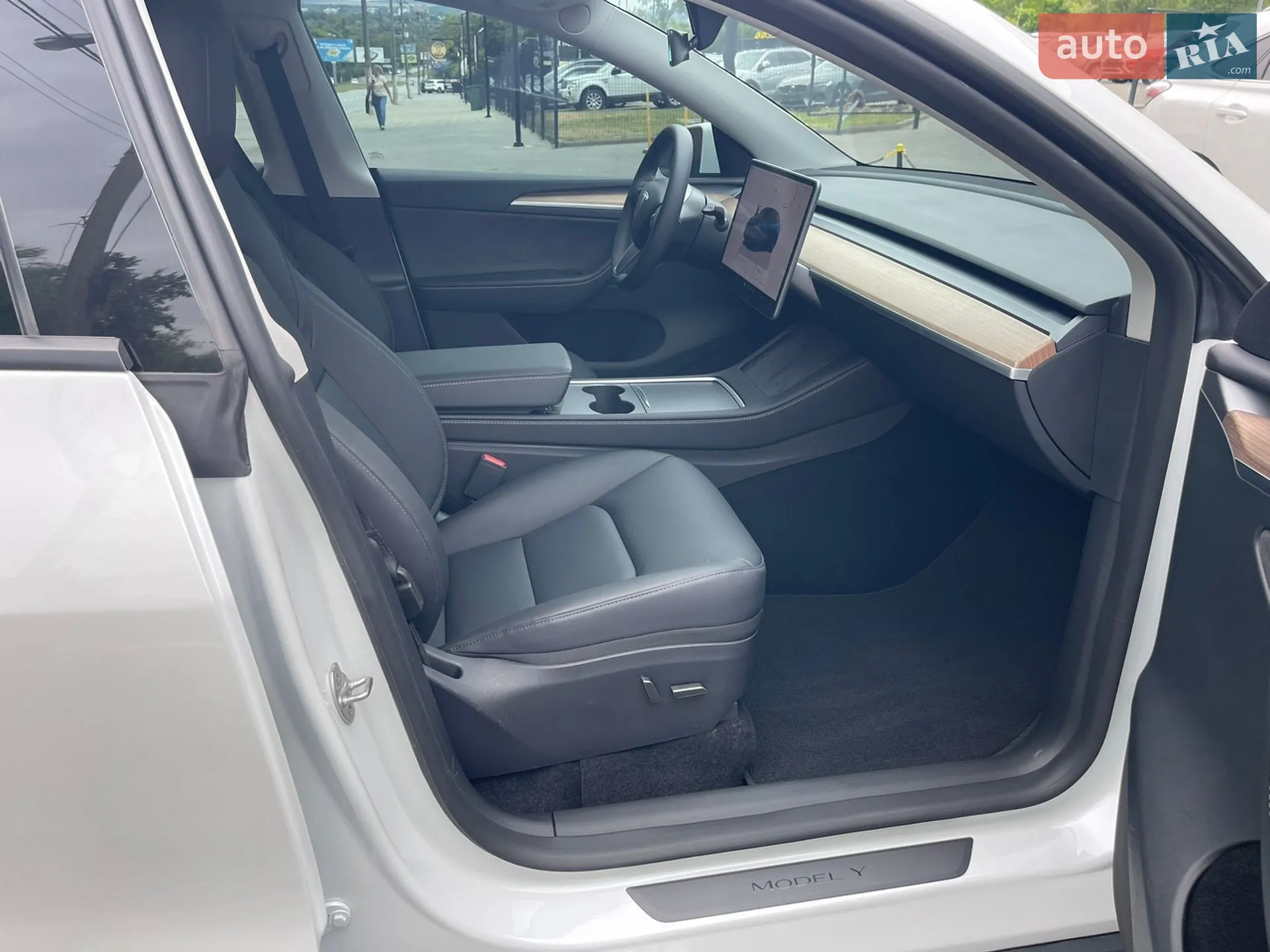2024 Tesla Model Y - мініатюра 21