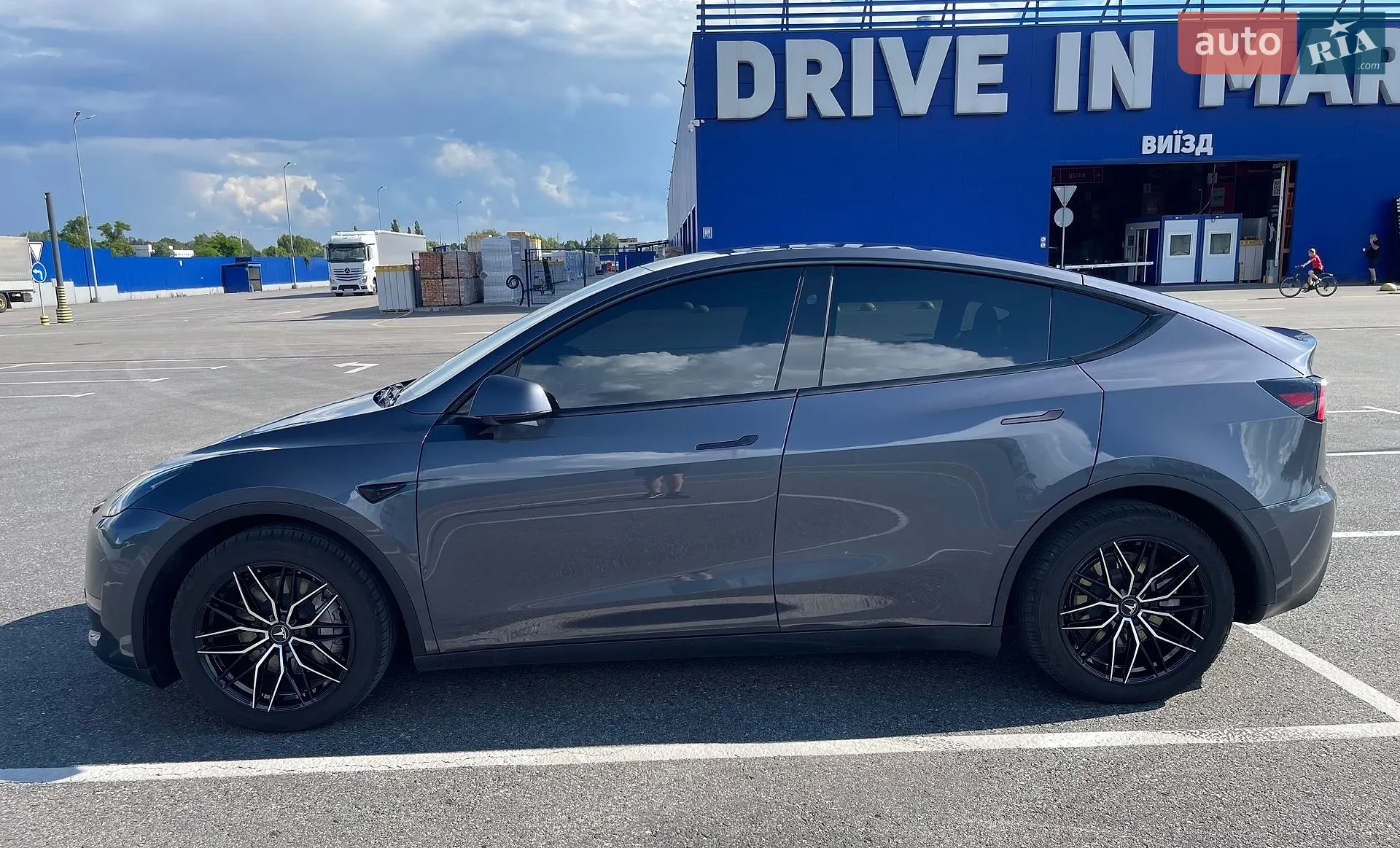 2023 Tesla Model Y - мініатюра 3