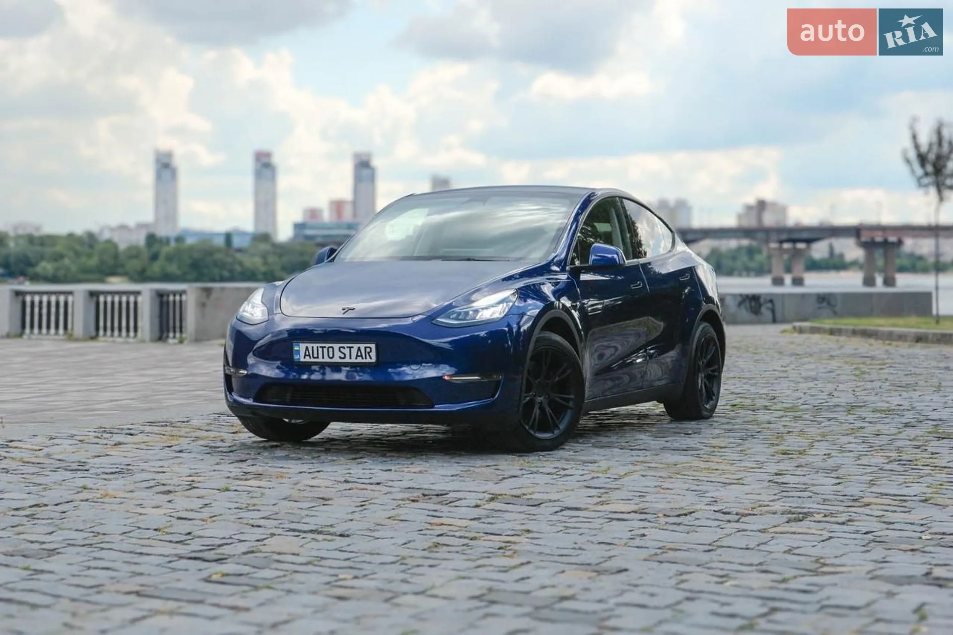 2022 Tesla Model Y - мініатюра 3