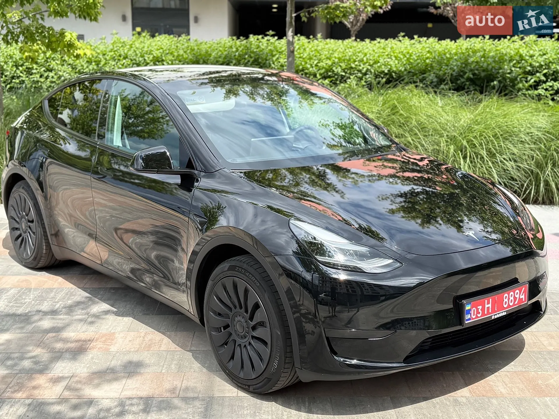 2024 Tesla Model Y - мініатюра 3