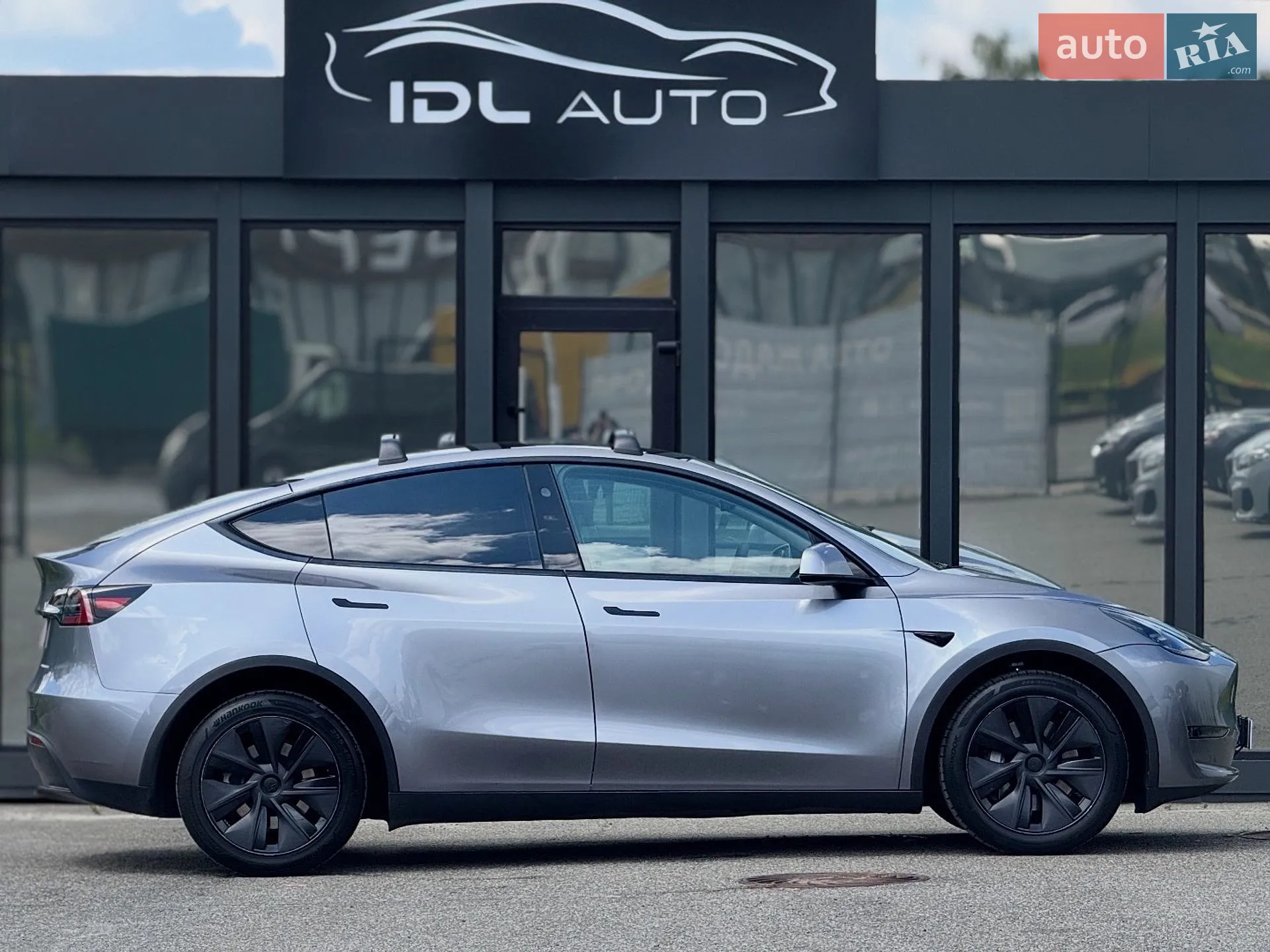 2025 Tesla Model Y - мініатюра 3