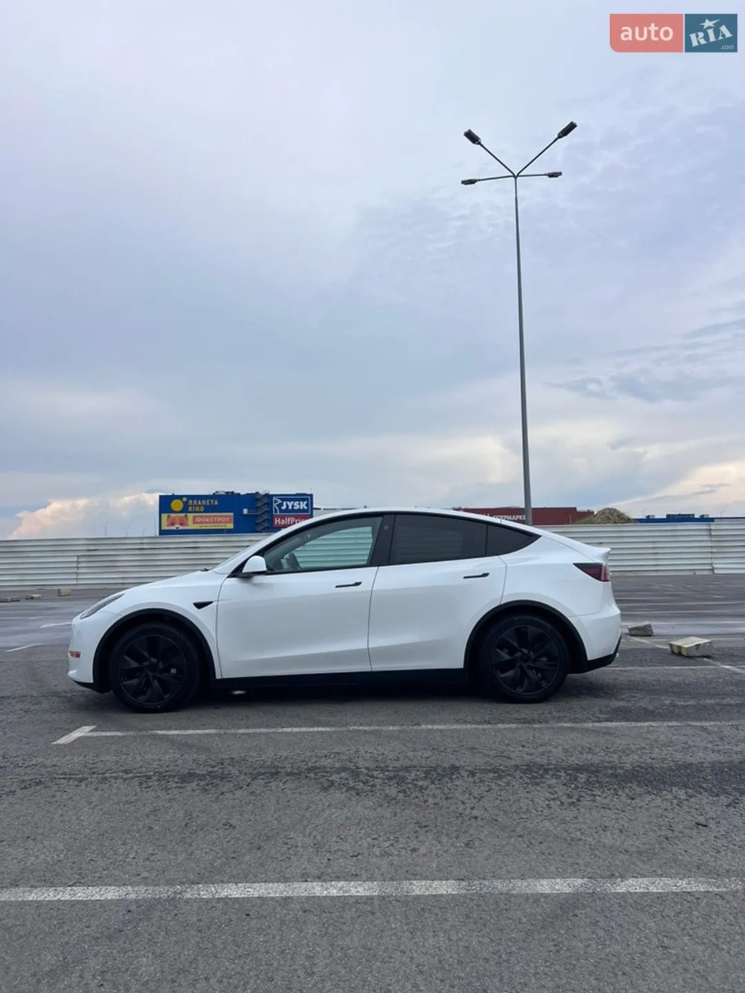 2024 Tesla Model Y - мініатюра 4