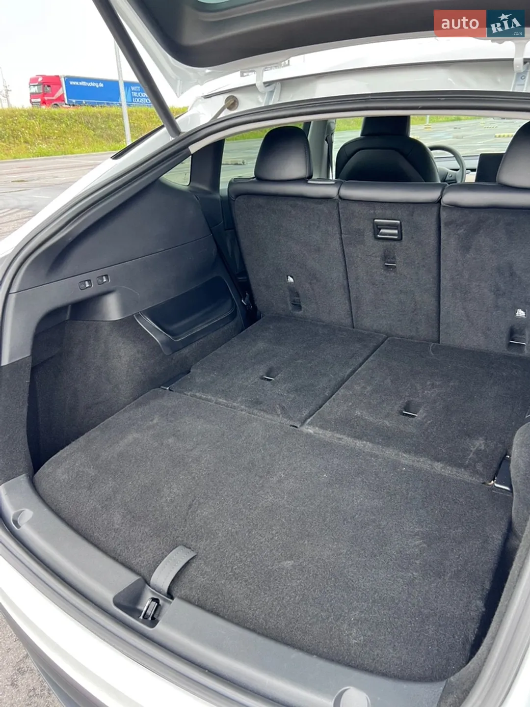 2024 Tesla Model Y - мініатюра 27