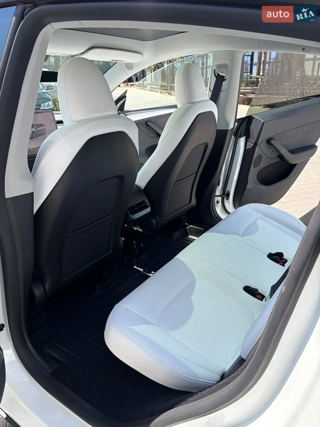 2023 Tesla Model Y - мініатюра 8