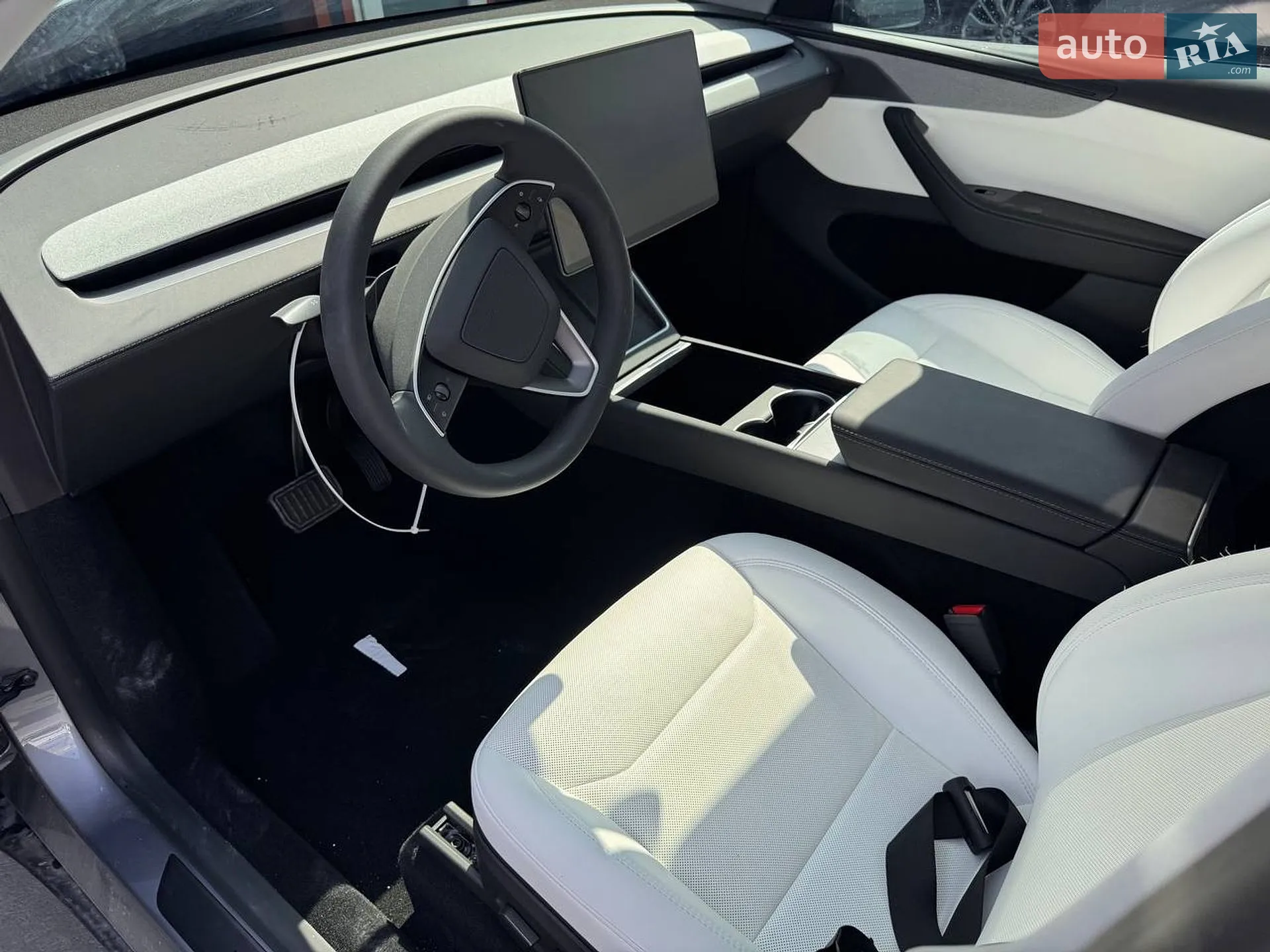 2025 Tesla Model Y - мініатюра 9