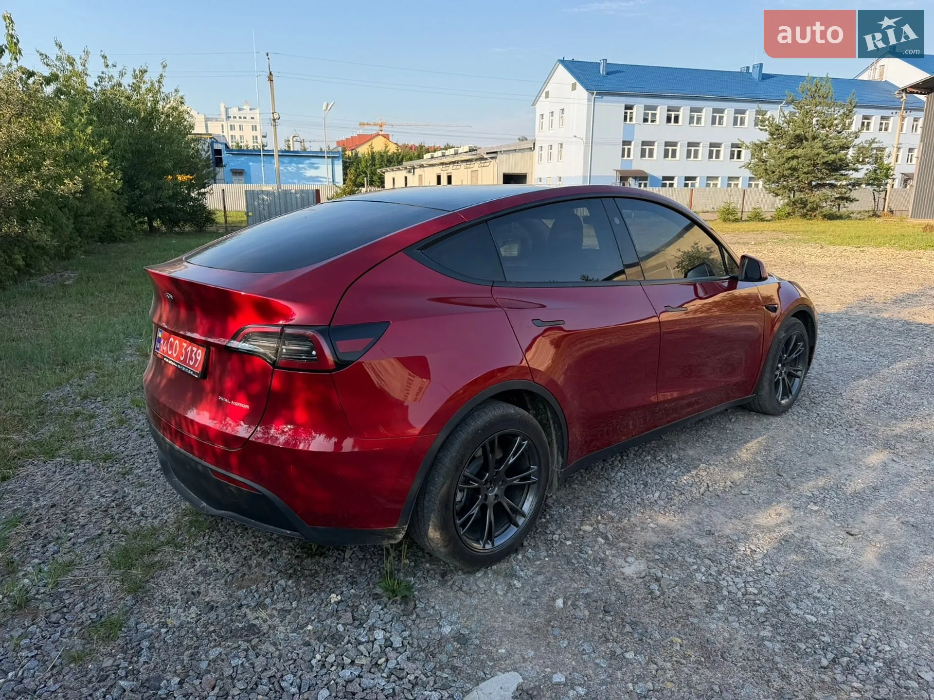 2025 Tesla Model Y - мініатюра 3