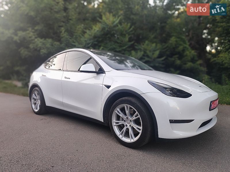 Tesla Model Y, фото з оголошення