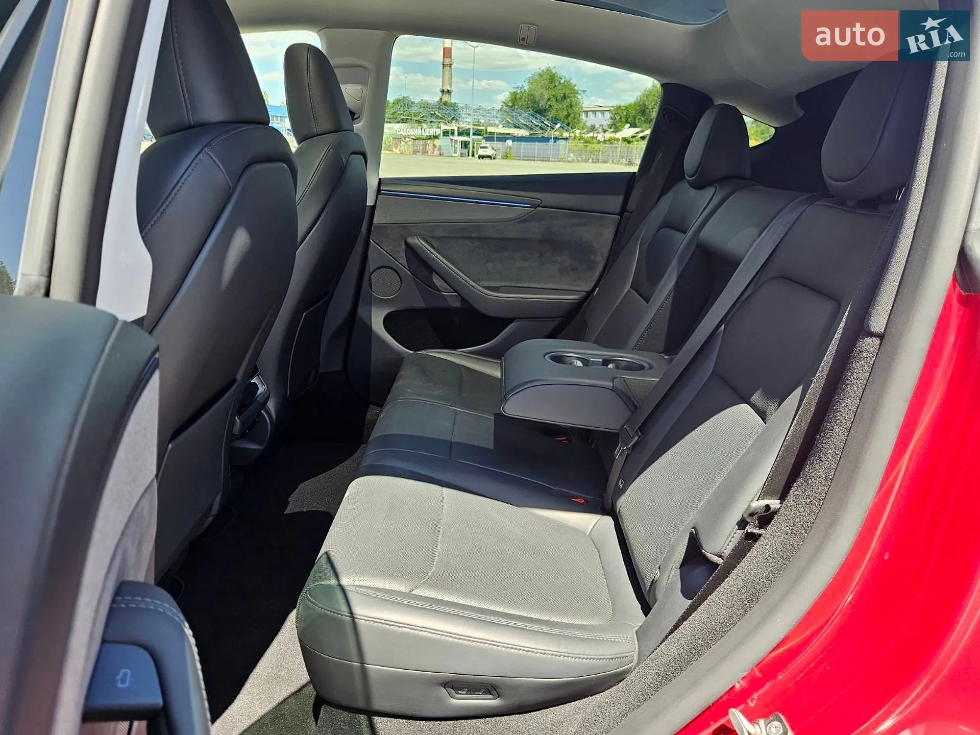 2025 Tesla Model Y - мініатюра 30