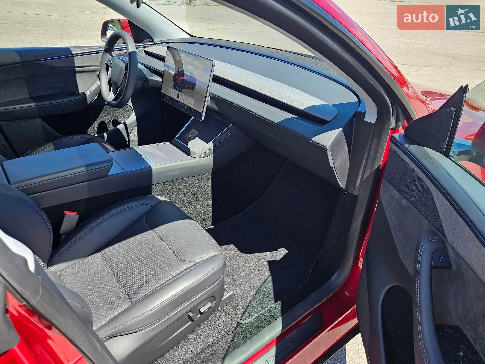 2025 Tesla Model Y - мініатюра 32