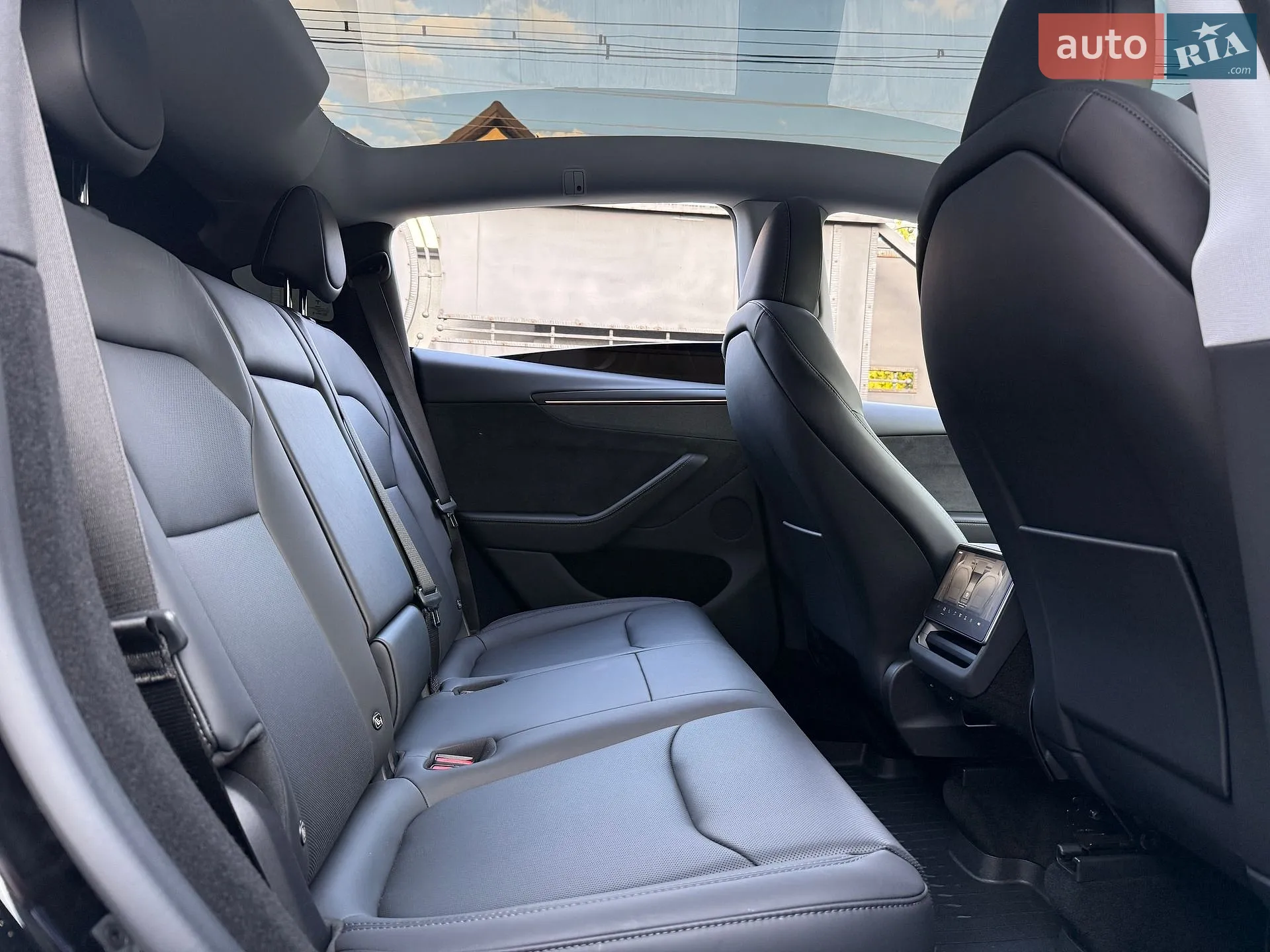 2025 Tesla Model Y - мініатюра 13