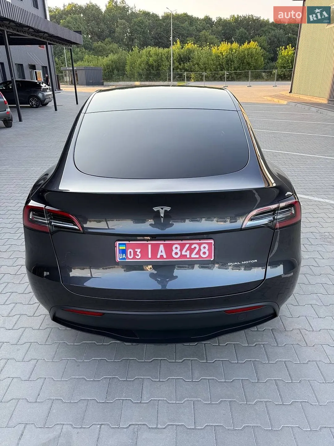 2025 Tesla Model Y - мініатюра 15