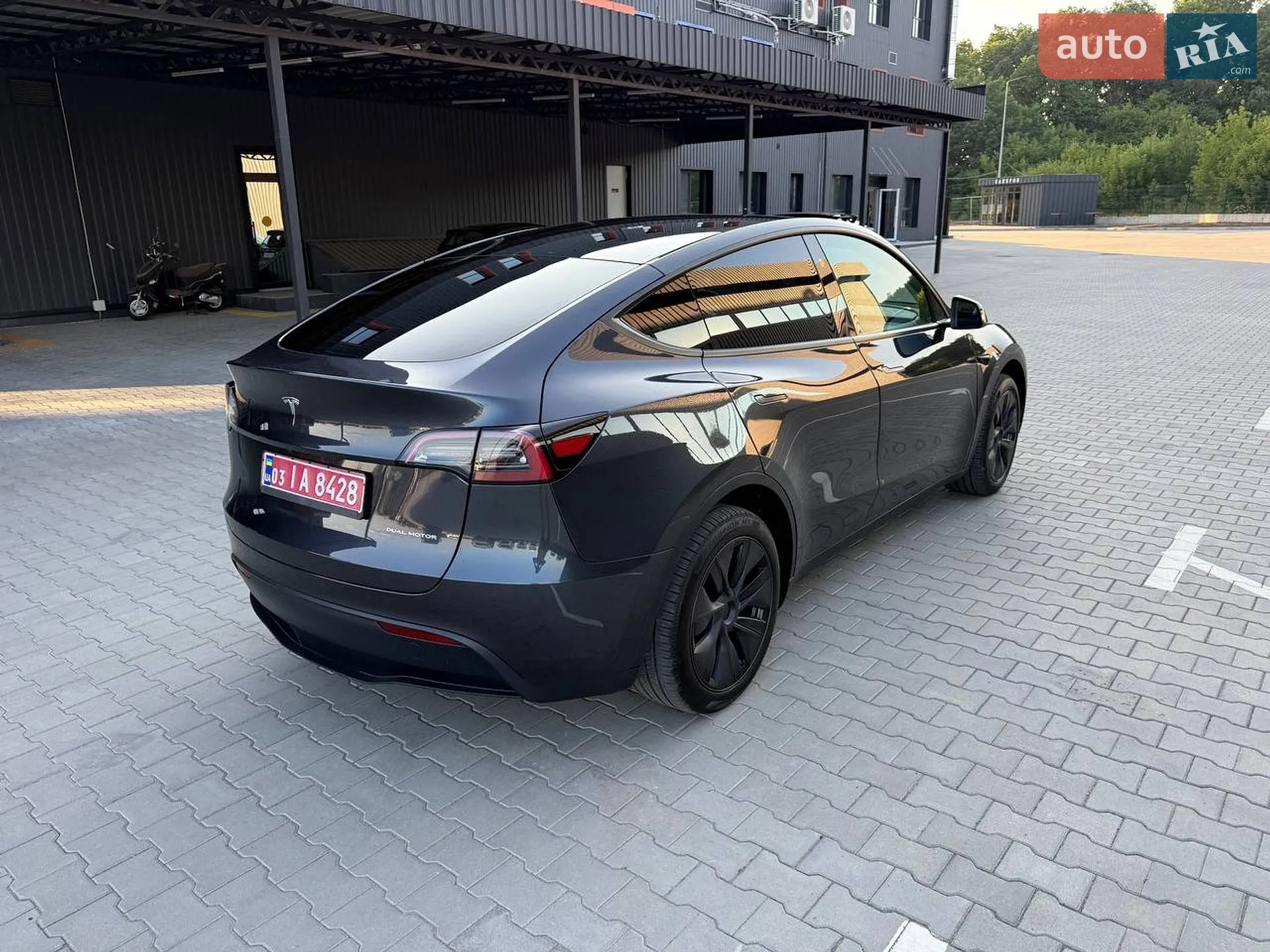 2025 Tesla Model Y - мініатюра 17