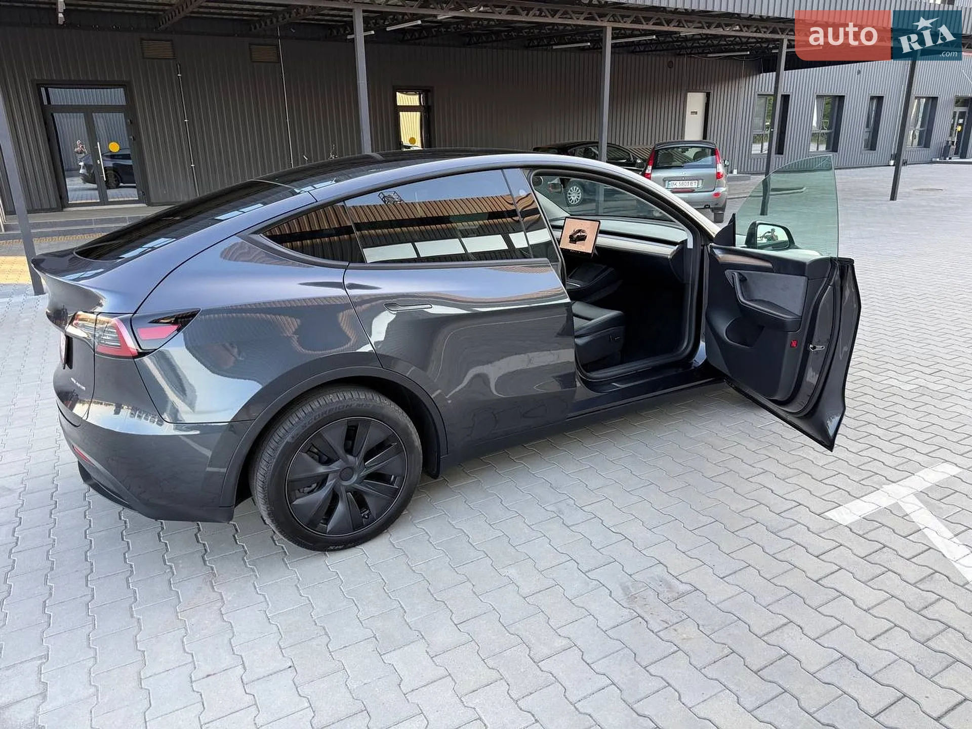 2025 Tesla Model Y - мініатюра 61