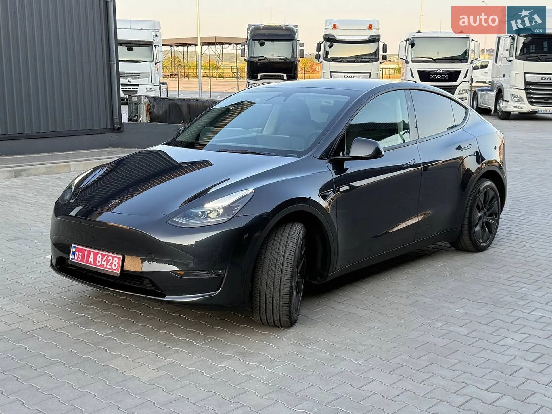 2025 Tesla Model Y - мініатюра 105