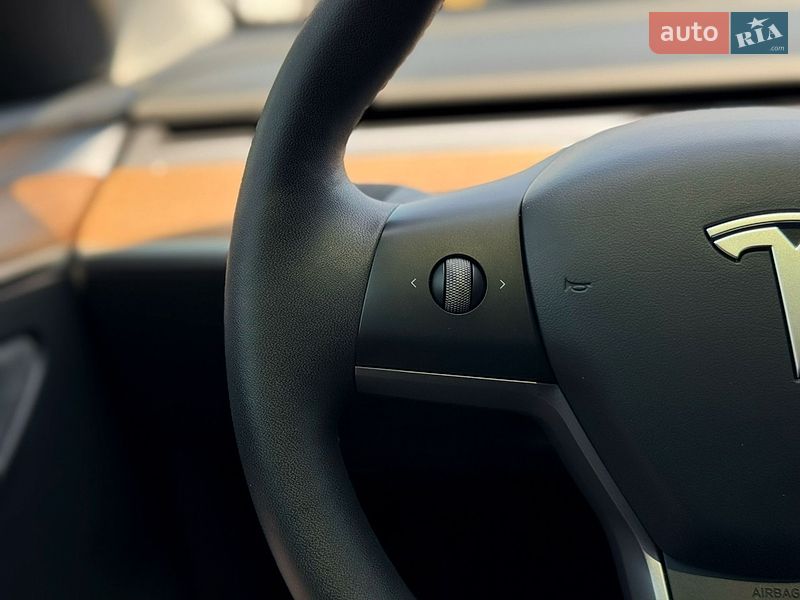 Внедорожник / Кроссовер Tesla Model Y 2023 в Киеве