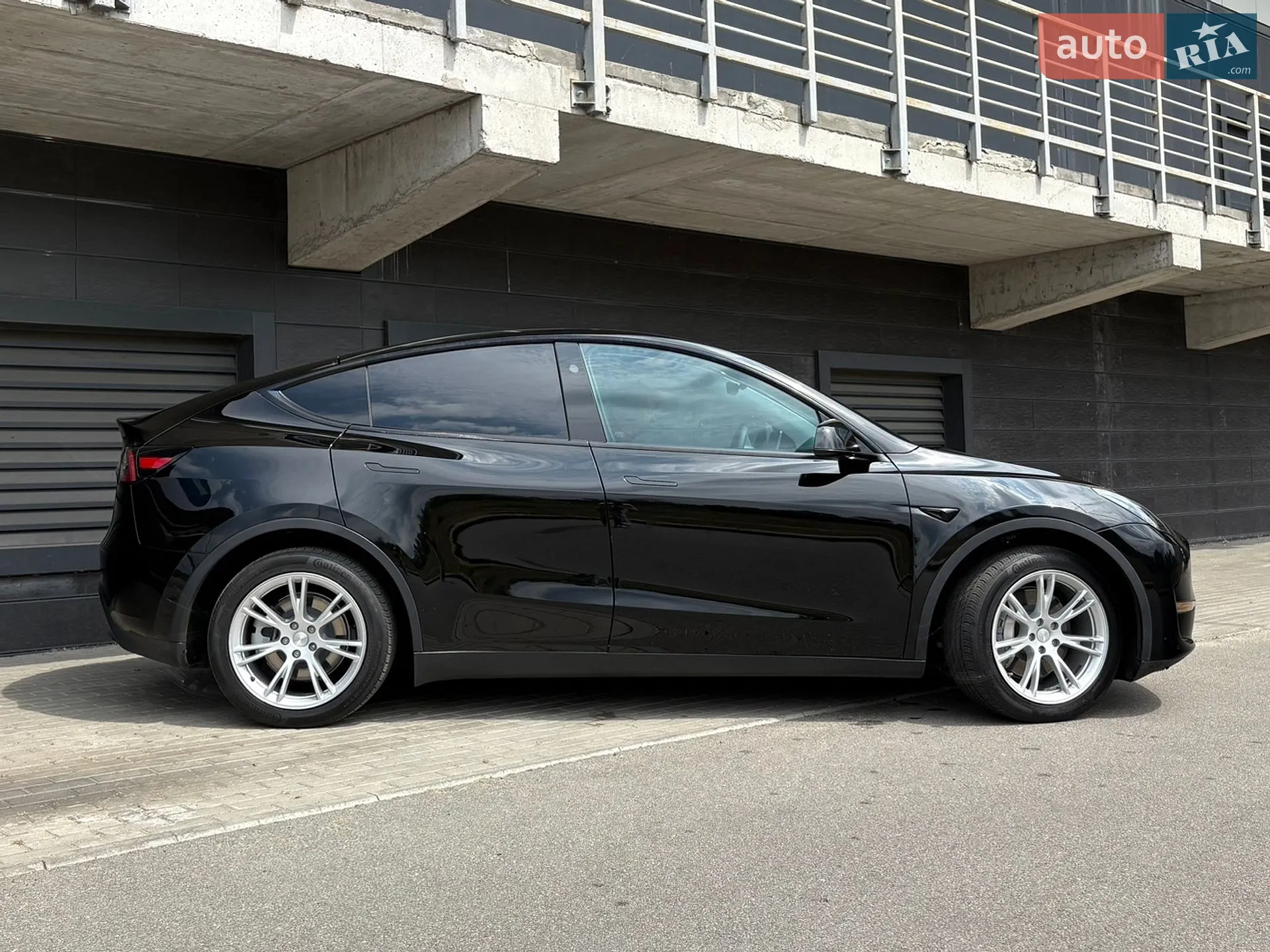 2023 Tesla Model Y - мініатюра 3