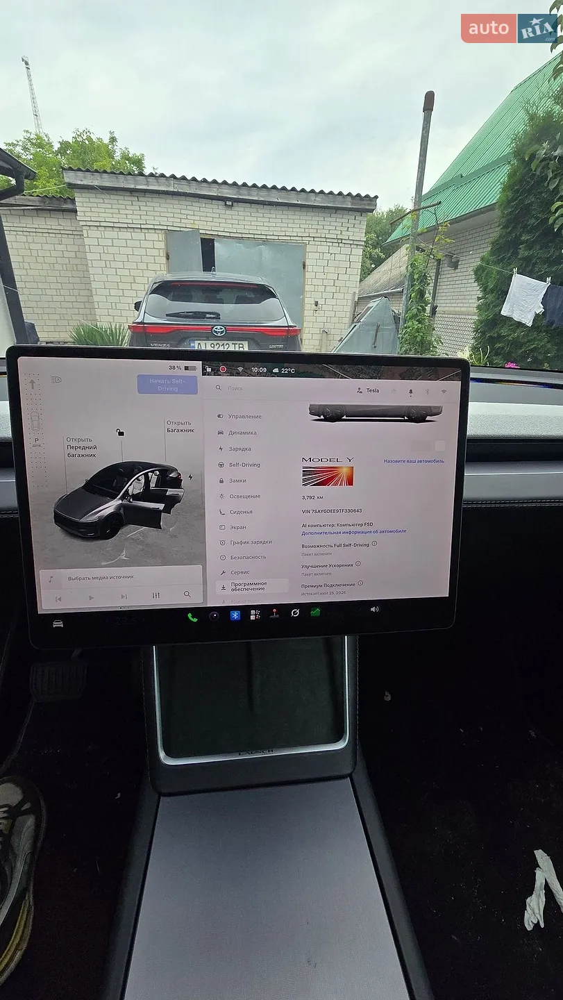 2025 Tesla Model Y - мініатюра 16
