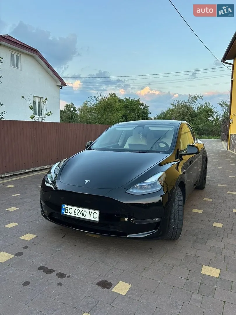 2023 Tesla Model Y - фото 1