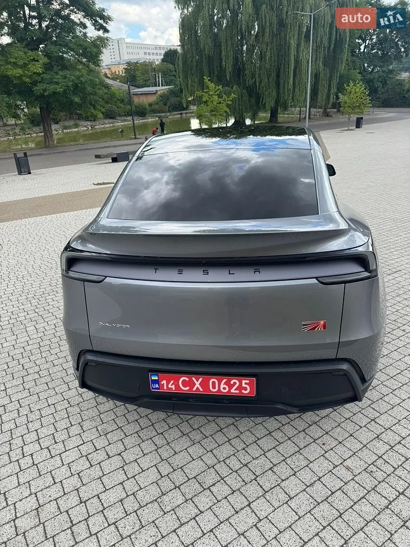 2025 Tesla Model Y - мініатюра 10