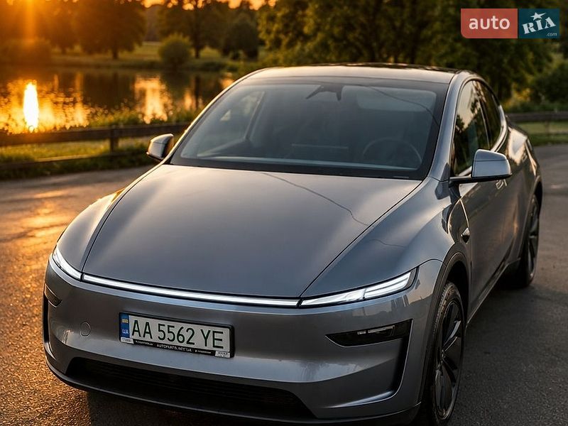Tesla Model Y, фото з оголошення