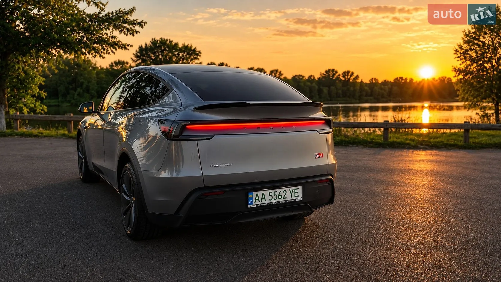 2025 Tesla Model Y - мініатюра 7