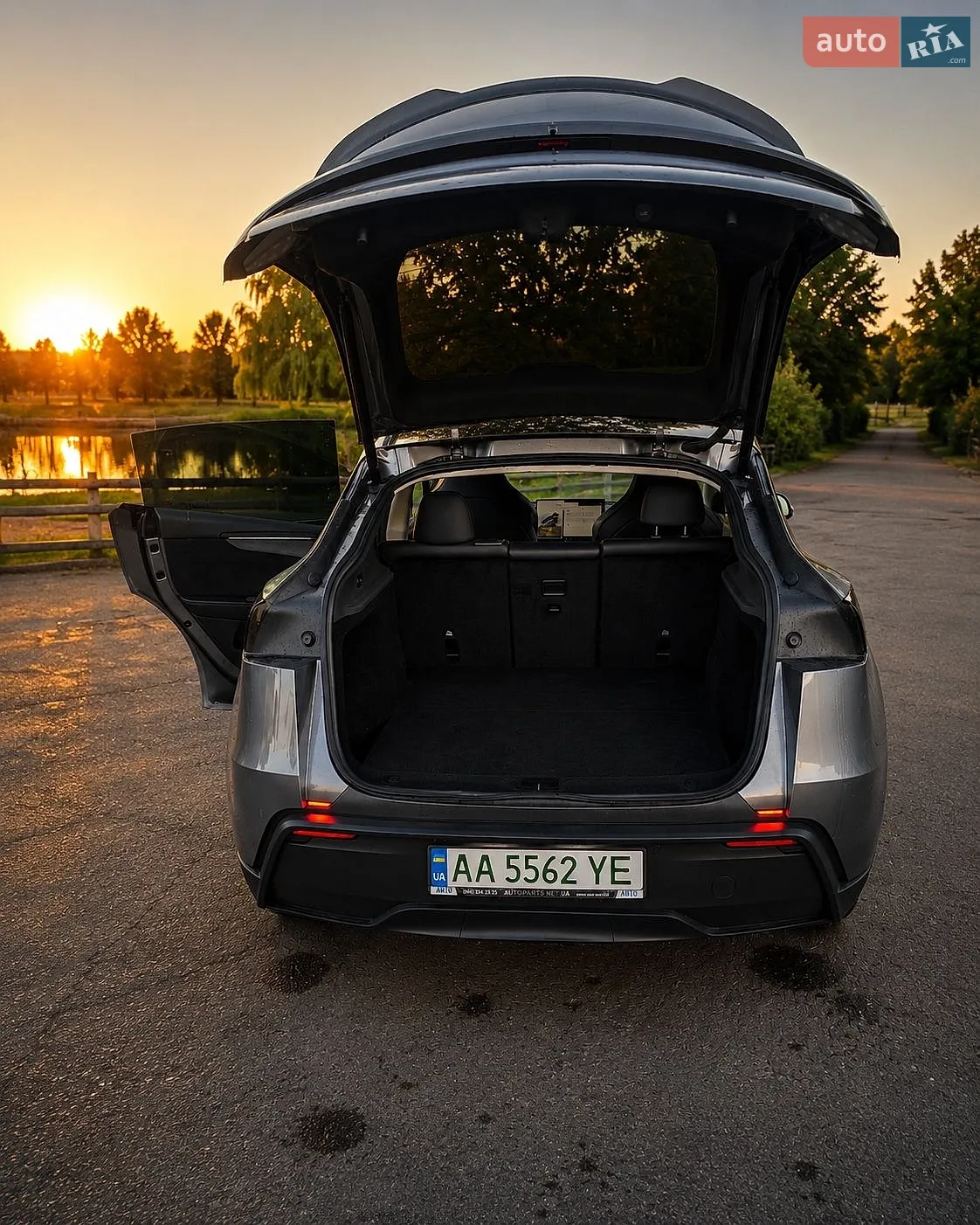 2025 Tesla Model Y - мініатюра 10