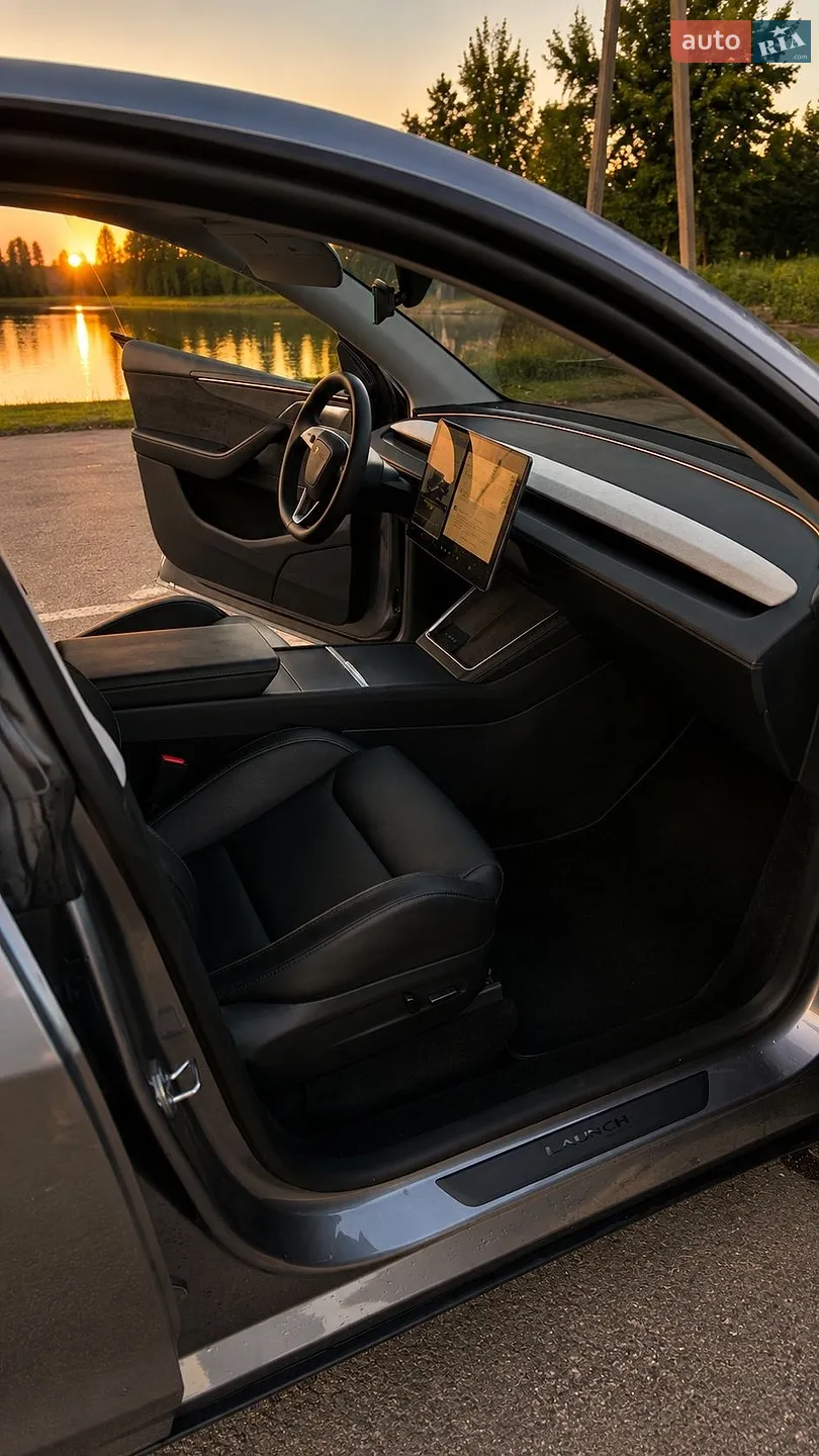 2025 Tesla Model Y - мініатюра 15