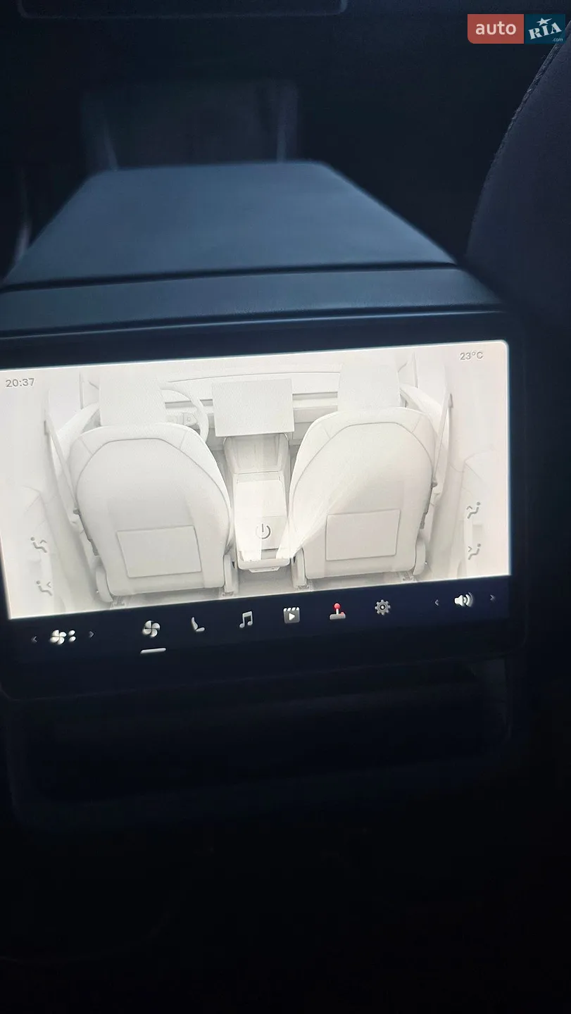 2025 Tesla Model Y - мініатюра 21