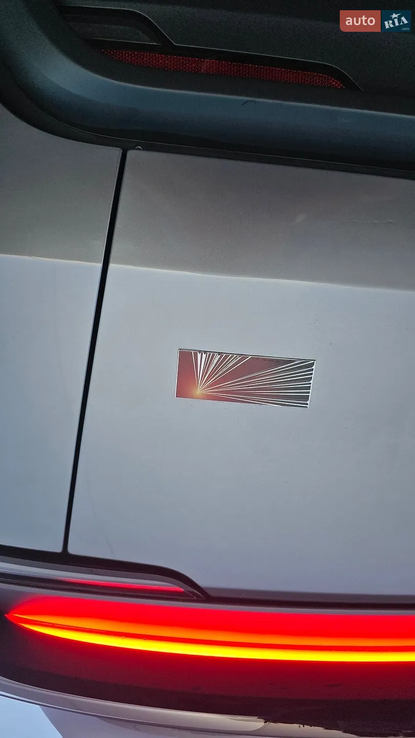 2025 Tesla Model Y - мініатюра 22