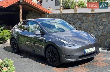 Позашляховик / Кросовер Tesla Model Y 2023 в Трускавці