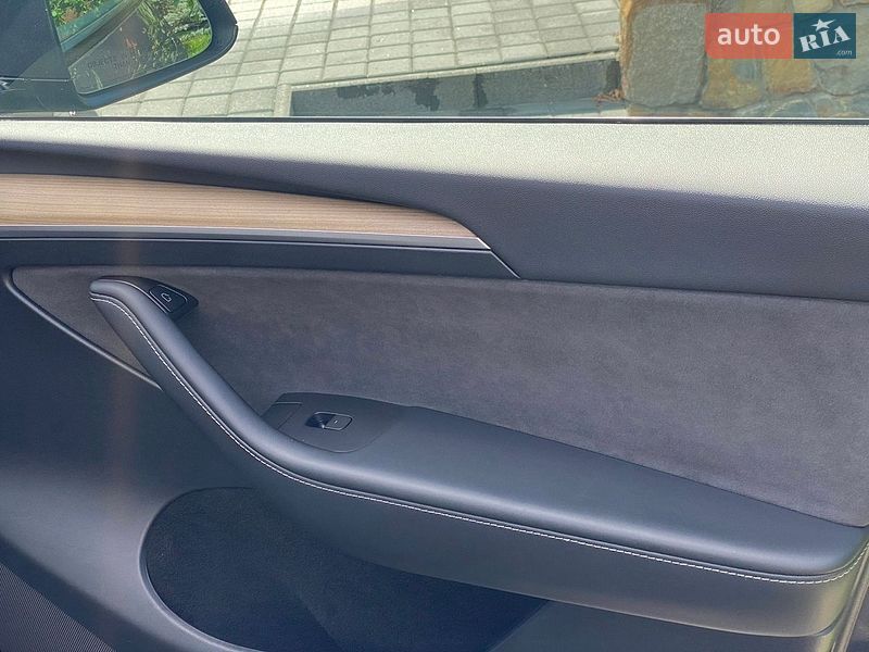 Позашляховик / Кросовер Tesla Model Y 2023 в Трускавці