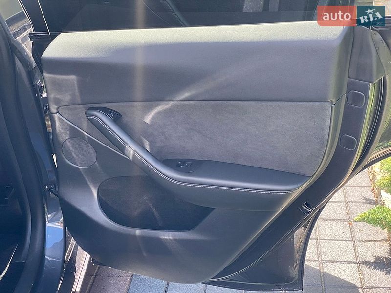Позашляховик / Кросовер Tesla Model Y 2023 в Трускавці